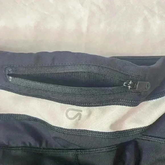 GapFit Women’s Sculpt Compression Leggings Size XS Black Beige White - Picture 2 of 6